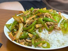 尖椒肉丝盖饭-杭州小笼包(朗姿大厦店)