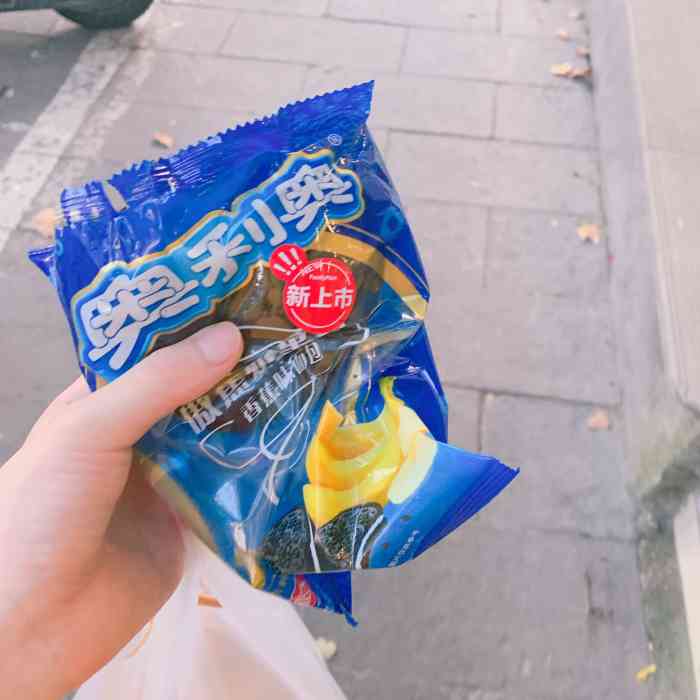 全家便利店(醋坊巷店)-"梦龙的车厘子樱花口味雪糕.颜值爆棚的一款.