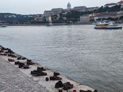 -多瑙河畔鞋履雕塑