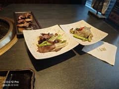 -铭牛烧肉·和牛海鲜自助(高新月牙湖店)