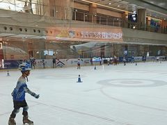 -冰堡国际溜冰场(观澜湖新城MHMALL店)