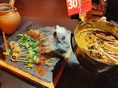 -何师烧烤Pro ·江湖川菜·小龙虾·精酿啤酒(太古里旗舰店)