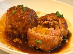 鸭蛋黄狮子头-梅飞酒家(桑园路店)