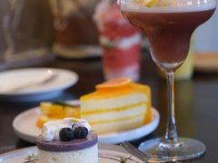 -Chom Cafe and Restaurant