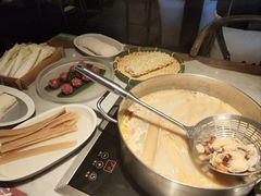 -尚尚仙·酸汤猪手·猪肚鸡火锅(华联万柳购物中心店)