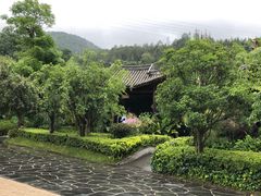 -腾冲洞山温泉村