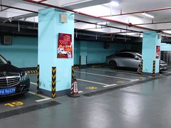 -奥特莱斯停车场