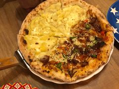狂野披萨拼榴莲披萨-盘炉forenza·云贵川融合小食堂 ( 钟楼中柳巷店)
