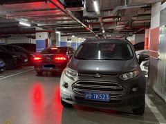 -绿地缤纷城-停车场