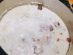 -洪氏嗨捞·广东猪肚鸡·椰子鸡火锅(西咸万象城店)