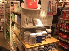 -名创优品(北京新中关购物中心地铁层店)