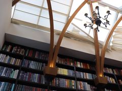 -钟书阁(松江泰晤士小镇店)