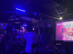 -Mx.cocktail bar