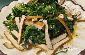 Wild Vegetable Stir-fried with Tofu Skin