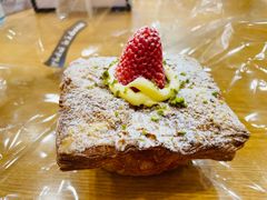 草莓吉士丹麦酥杯-PAPER STONE BAKERY(天汇广场店)