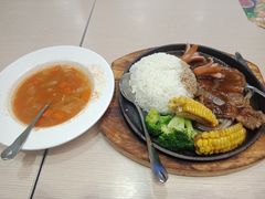 铁板黑椒牛扒饭-佰搭果·广式茶餐厅(西华路店)