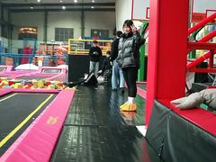 -反弹空间蹦床主题乐园