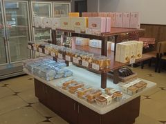 -红宝石·鲜奶小方·海派西点房(南丹店)
