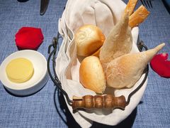 歺前面包-弦月窗LUNETTE BY AMANDA(复兴路店)