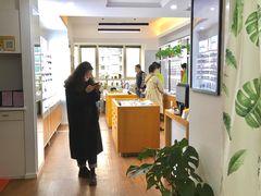 -视野联行眼镜•蔡司•依视路(温江店)