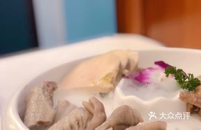 Braised Pig Trotter in White Brine