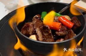 Black Garlic Beef Short Ribs in Stone Pot
