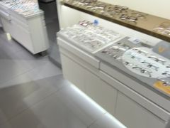 -视野联行眼镜·德国蔡司镜片·法国依视路·韩国凯米(温江店)