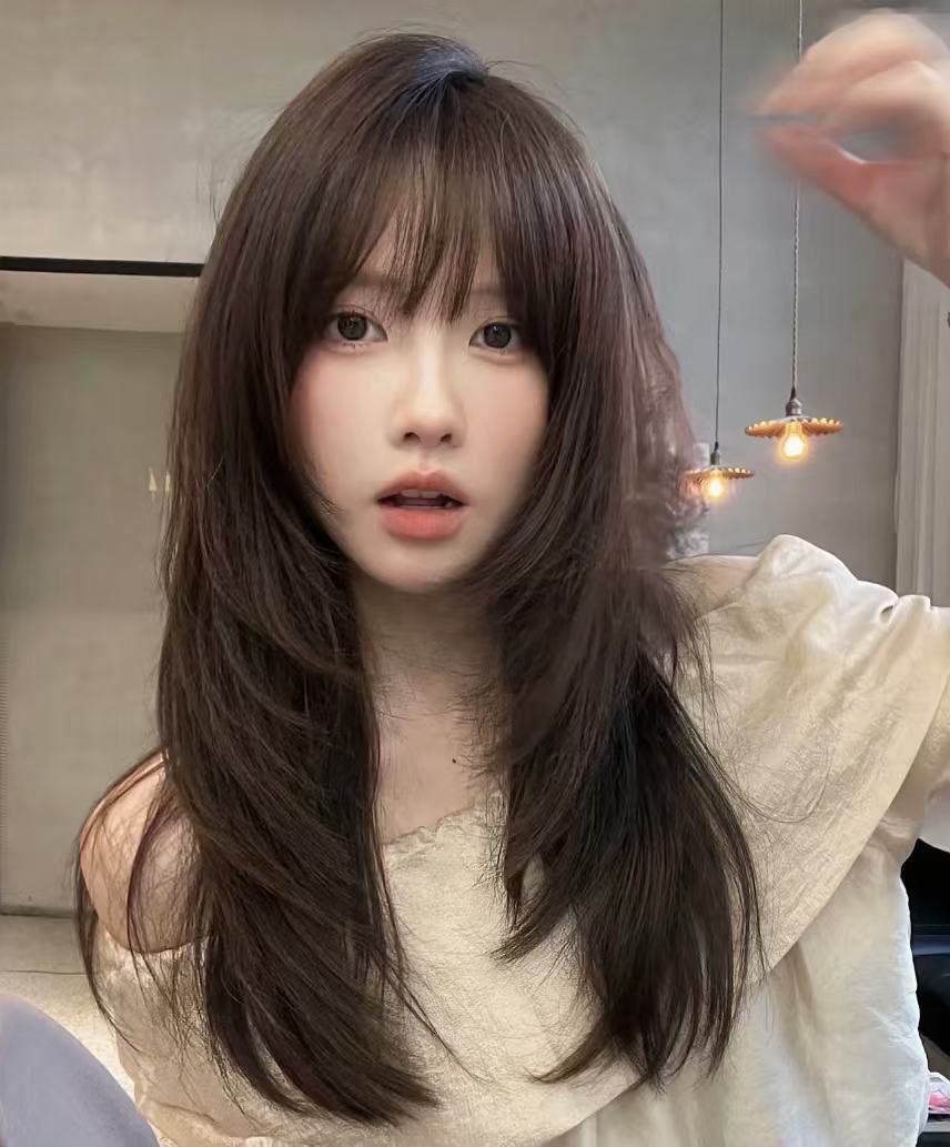 直发啦
这个发型很打理的就是内扣就行
因为头发没形状就一直没能