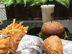 -The Habit Burger Grill 哈比特汉堡(爱琴海店)