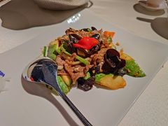 云耳脆瓜炒肥牛-皇朝会.经典传统粤菜(外滩店)