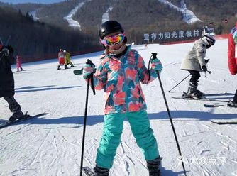 小朋友们滑雪的样子也太可爱了吧