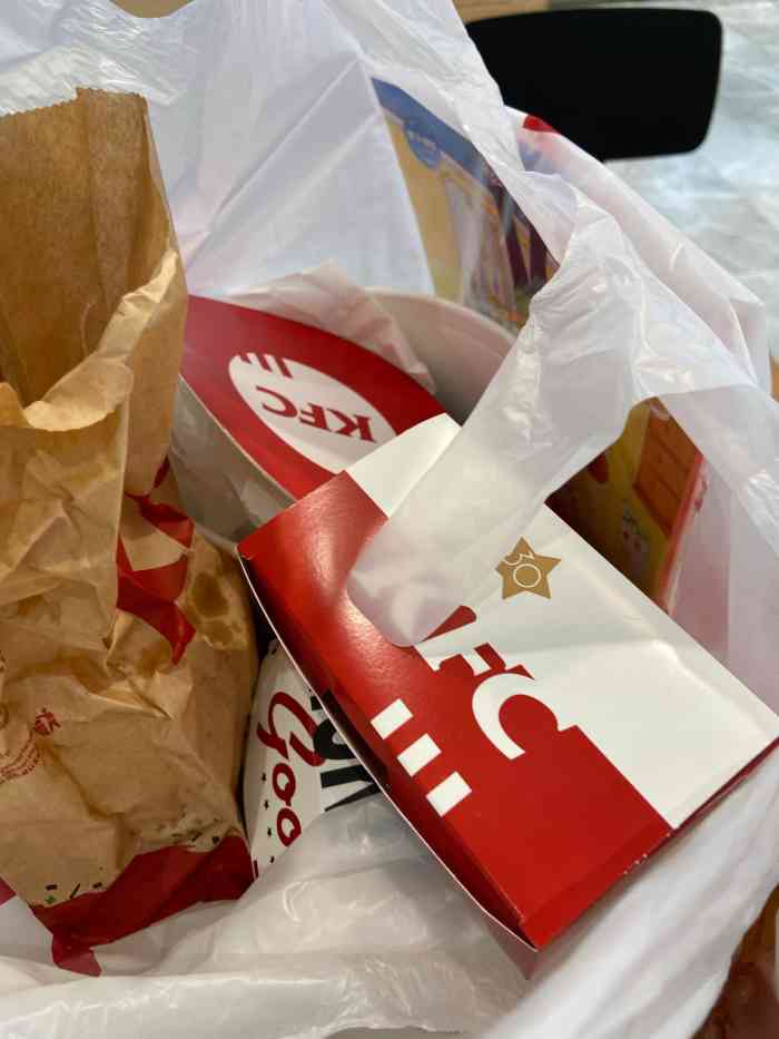 肯德基(如东欧尚店)-"点餐后打包带回家发现一盒蛋挞少了一个…….