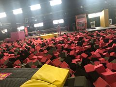 -嘿哟动霸CHUA·新潮玩运动娱乐中心·蹦床滑冰团建乐园