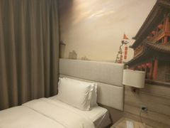 -西安大雁塔科技大学地铁站亚朵酒店