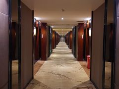 -武汉光谷广场杨家湾地铁站怡程酒店