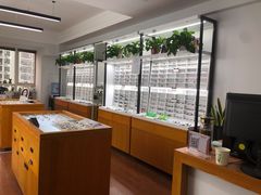 -视野联行眼镜•蔡司•依视路(温江店)