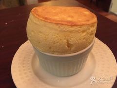 -香格里拉鱼跃地中海西餐厅·牛排披萨