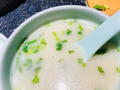 -洪氏嗨捞·广东猪肚鸡·椰子鸡火锅(西咸万象城店)