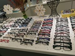 -宏宇眼镜蔡司依视路折扣店(兆佳眼镜城店)