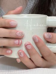 -花岐款式专研健康美甲沙龙