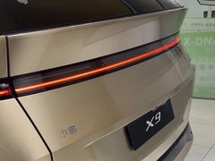 -小鹏汽车(上海静安大融城店)