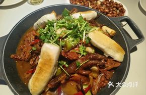 Stir-fried Black-Footed Chicken