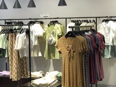 -URBAN REVIVO(七宝领展广场店)