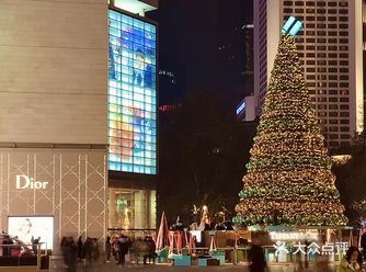 新街口的仪式感 德基圣诞树来啦