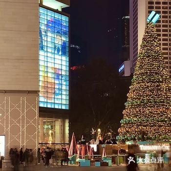 新街口的仪式感 德基圣诞树来啦