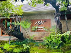 -Chom Cafe and Restaurant