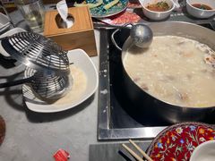 -尚尚仙·酸汤猪手·猪肚鸡火锅(华联万柳购物中心店)