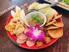 -Chom Cafe and Restaurant