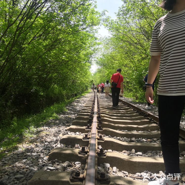 南京的爱情隧道，顾名思义，所以特别推荐情侣一起去游玩