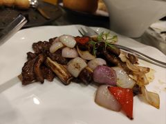 -鞍山大白鲨美食酒店